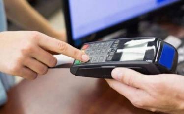 Hộ kinh doanh, cá nhân kinh doanh nộp thuế theo phương pháp khoán đã đăng ký và sử dụng hóa đơn điện tử khởi tạo từ máy tính tiền trước ngày 1/6/2025 thì tiếp tục sử dụng sử dụng hóa đơn khởi tạo từ máy tính tiền đã đăng ký với cơ quan thuế (Ảnh minh họa)