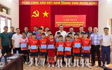 15 cầu thủ nhí đội tuyển bóng đá nhi đồng Yên Bái tham gia Giải bóng đá nhi đồng (U11) toàn quốc Cúp Nestlé MILO năm 2025.