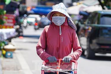 Miền Bắc tiếp tục một ngày nắng nóng gay gắt trước khi chuyển mưa dông.