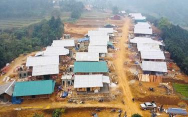 Toàn cảnh khu tái định cư thôn Sài Lương 2, xã An Lương, huyện Văn Chấn.