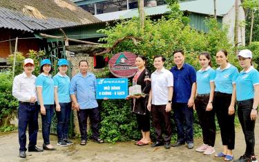 Cuộc vận động “Xây dựng gia đình 5 không, 3 sạch” được Hội phụ nữ huyện Yên Bình đẩy mạnh gắn với các phong trào thi đua “Phụ nữ chung tay xây dựng Nông thôn mới”.
