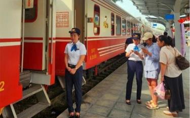 Ngành Đường sắt giảm 10% giá vé tàu cho học sinh đi thi tốt nghiệp THPT và thi đại học...