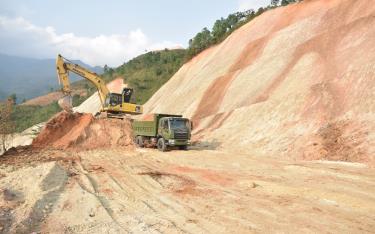 Các đơn vị thi công đẩy nhanh tiến độ xây dựng Dự án đường kết nối Mường La (Sơn La), Than Uyên, Tân Uyên (Lai Châu), Mù Cang Chải, Văn Chấn, Văn Yên (Yên Bái) với đường cao tốc Nội Bài - Lào Cai (IC15).