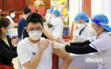 Bộ Y tế đề nghị các đơn vị sản xuất, kinh doanh dược tăng cường nguồn cung ứng thuốc, nguyên liệu làm thuốc phòng chống COVID-19.