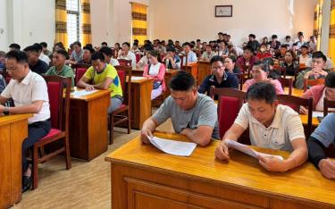 Trung tâm Dịch vụ việc làm Sở Nội Vụ tư vấn cho người  lao động đi làm việc tại nước ngoài.