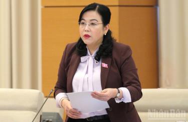 Chủ nhiệm Ủy ban Công tác đại biểu Nguyễn Thanh Hải trình bày tờ trình.