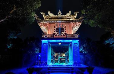 Khuê Văn Các hấp dẫn du khách bởi hiệu ứng ánh sáng và biểu diễn nghệ thuật truyền thống. Ảnh tư liệu