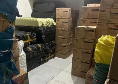 Tang vật là nhiều thùng carton, chai nhớt giả.