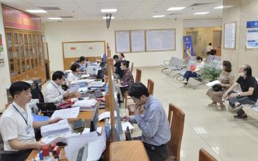 Tiếp tục đẩy mạnh phân cấp, phân quyền; phân định thẩm quyền trong các ngành, lĩnh vực.