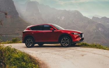 Mazda CX-5 dòng C-SUV chủ lực của hãng có giá bán ưu đãi từ 714 triệu đồng.