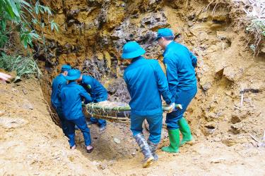 Đưa bom vào vị trí hủy nổ
