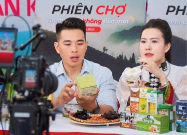 Mua sắm trực tuyến lên ngôi giúp nông dân trên địa bàn tỉnh tiếp cận thị trường rộng lớn hơn thay vì chỉ phụ thuộc vào các thương lái địa phương.