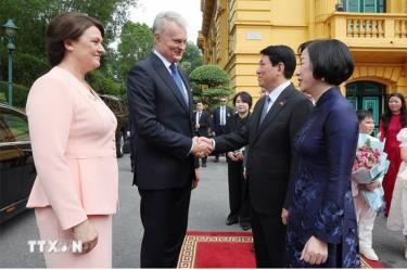 Chủ tịch nước Lương Cường và Phu nhân đón Tổng thống Litva Gitanas Nauseda và Phu nhân.