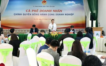 Chủ tịch UBND tỉnh Nguyễn Tuấn Anh phát biểu tại buổi gặp mặt doanh nghiệp định kỳ tháng 4.