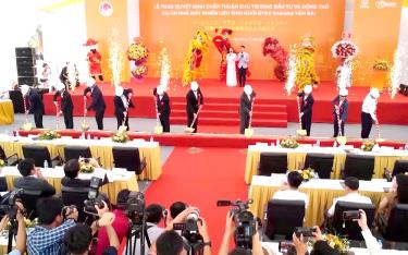 Các đồng chí lãnh đạo tỉnh  thực hiện nghi lễ động thổ Dự án Nhà máy nhiên liệu sinh khối Erex Sakura Yên Bái