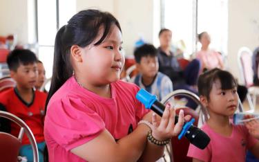 Đông đảo thanh thiếu niên tham gia chương trình.