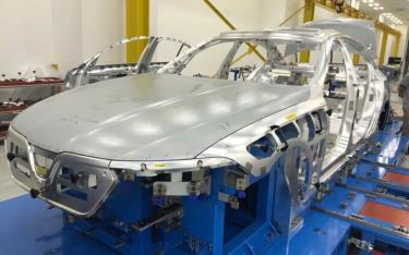 Thân xe Lux A những ngày đầu phát triển.
