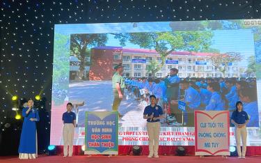 Một buổi tuyên truyền về phòng, chống ma túy tại Trường THPT Nguyễn Huệ, thành phố Yên Bái.
