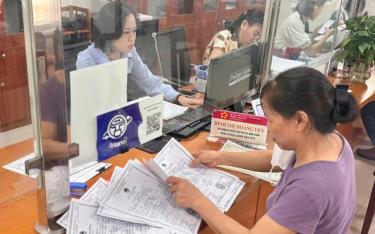 Bộ Nội vụ đề nghị quan tâm giữ chân những cán bộ, công chức, viên chức còn từ 10 năm trở lên đến tuổi nghỉ hưu có năng lực công tác, có nhiều thành tích, cống hiến.
