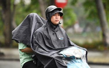Thời tiết Hà Nội có lúc mưa giông.