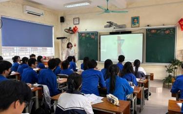 Giờ học đầy đủ trang thiết bị hiện đại của thầy và trò Trường THPT Chuyên Nguyễn Tất Thành.