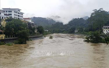 Mực nước sông Lô đang dâng cao ngày 28/6.