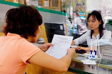 Dự kiến những ngân hàng lớn sẽ bắt đầu nhập cuộc hạ lãi suất huy động VND trong những ngày tới.