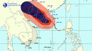 Lúc 7g sáng nay, vị trí tâm bão cách đảo Hải Nam khoảng 270 km về phía đông nam.