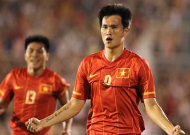 Tiền đạo Công Vinh tiếp tục 
