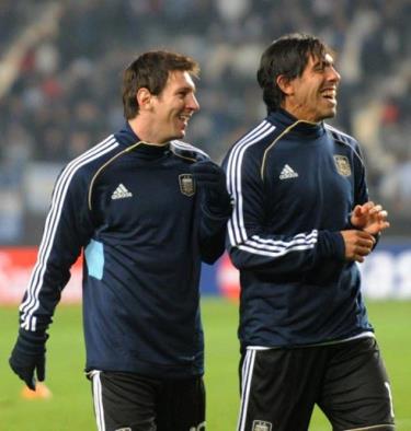 Messi và Tevez không phát huy hiệu quả, do Messi phải lùi quá sâu.