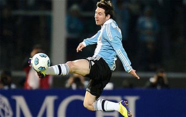 Messi thi đấu trong trận Argentina  - Costa Rica.