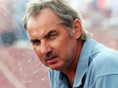 Huấn luyện viên Alfred Riedl.
