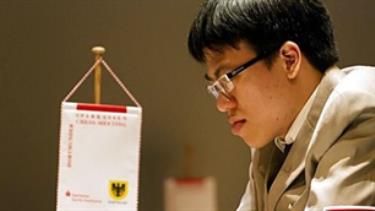 Lê Quang Liêm trong trận hòa Wladimir Kramnik.