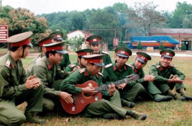 Phút giải lao trên thao trường.
(Ảnh: Thanh Phúc)