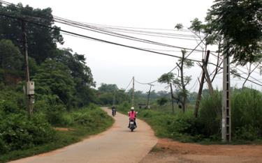 Đến nay, nhiều tuyến đường trong xã Nga Quán đã được bê tông hóa, đảm bảo giao thông đi lại thuận tiện.