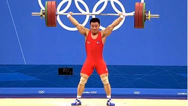 Kim Un Guk nâng mức tổng cử 327 kg ở hạng cân 62 kg dành cho nam.