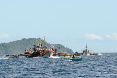 Ngư dân Philippines đánh cá gần đảo Palawan.