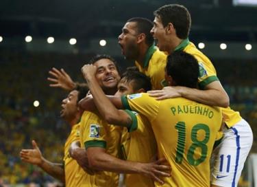 Niềm vui chiến thắng của các cầu thủ Brazil. 
