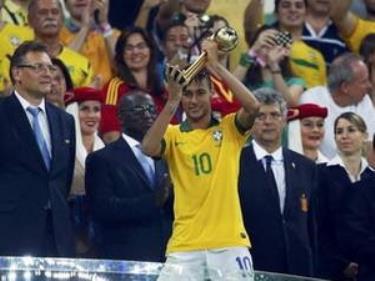 Neymar nhận danh hiệu Quả bóng vàng Confeds Cup 2013