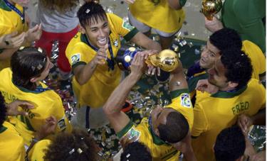 Brazil trở lại tốp 10 thế giới.
