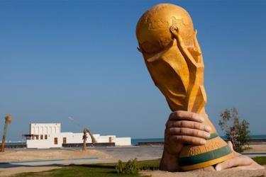 Biểu tượng Cúp Vàng thế giới được dựng lên ở Dohar, Qatar.
