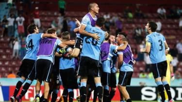 Niềm vui của các cầu thủ trẻ Uruguay.