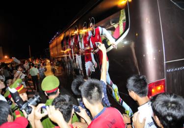 Cầu thủ Arsenal bất ngờ trước sự hâm mộ của các fan Việt Nam