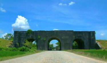 Thành nhà Hồ (Thành Tây Đô)là kinh đô nước Đại Ngu, năm trên địa phận huyện Vĩnh Lộc, tỉnh Thanh Hóa.