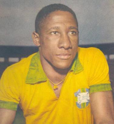 Huyền thoại Djalma Santos qua đời ở tuổi 84 (ảnh chụp năm 1959)