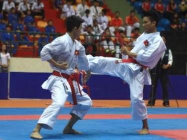Các VĐV tranh tài tại giải Karatedo trẻ toàn quốc lần thứ 19.
