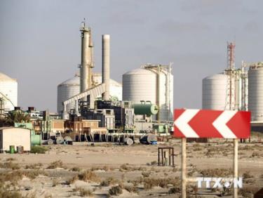 Toàn cảnh cảng dầu Marsa al-Hariga sau khi phiến quân Libya trao trả cho chính quyền.