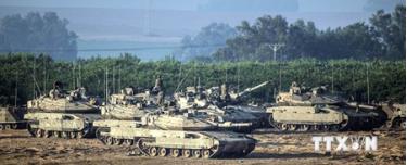 Xe tăng Israel được triển khai gần khu vực giáp giới với Dải Gaza ngày 8/7.