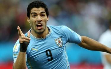 Suarez bị cấm tham gia vào mọi hoạt động bóng đá vì cắn trung vệ Giorgio Chiellini.