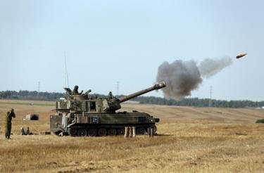 Quân đội Israel pháo kích vào Gaza.